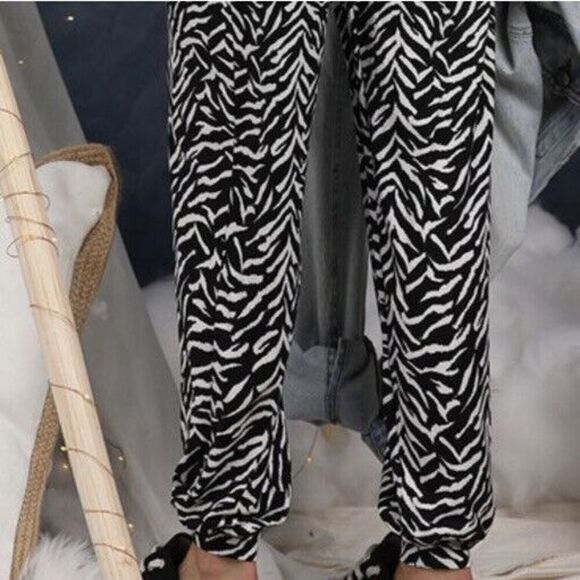 Nixexis Plus Size Pocketed Elastic Waist Draw/Stri Banded Stretch Pants Size 1XL - Picture 3 of 4